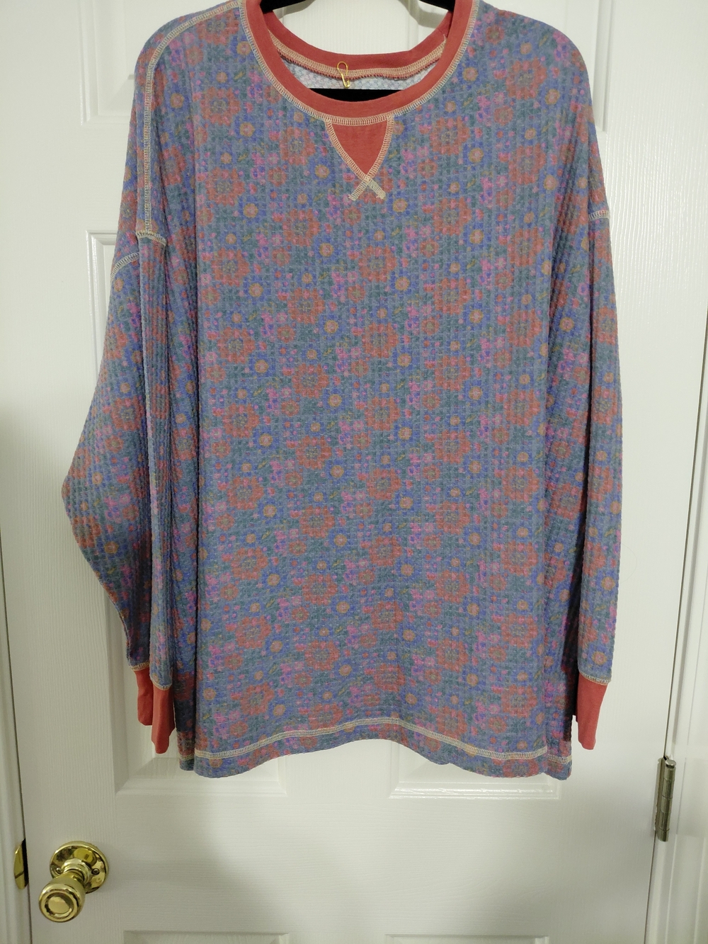 NATURAL LIFE Floral Crewneck Thermal Top in Blue & Pink
